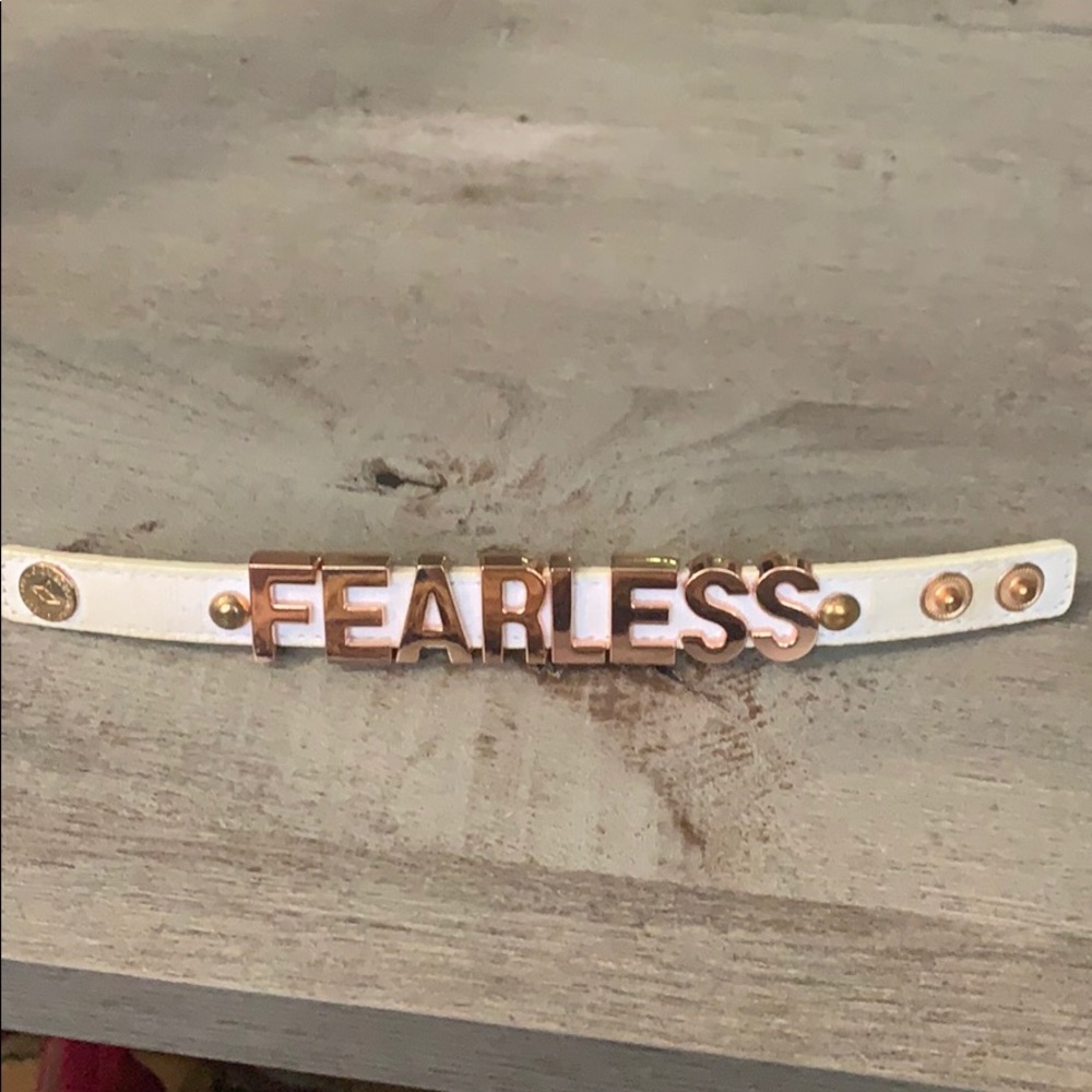 BCBG bracelet white with rose gold “fearless”
